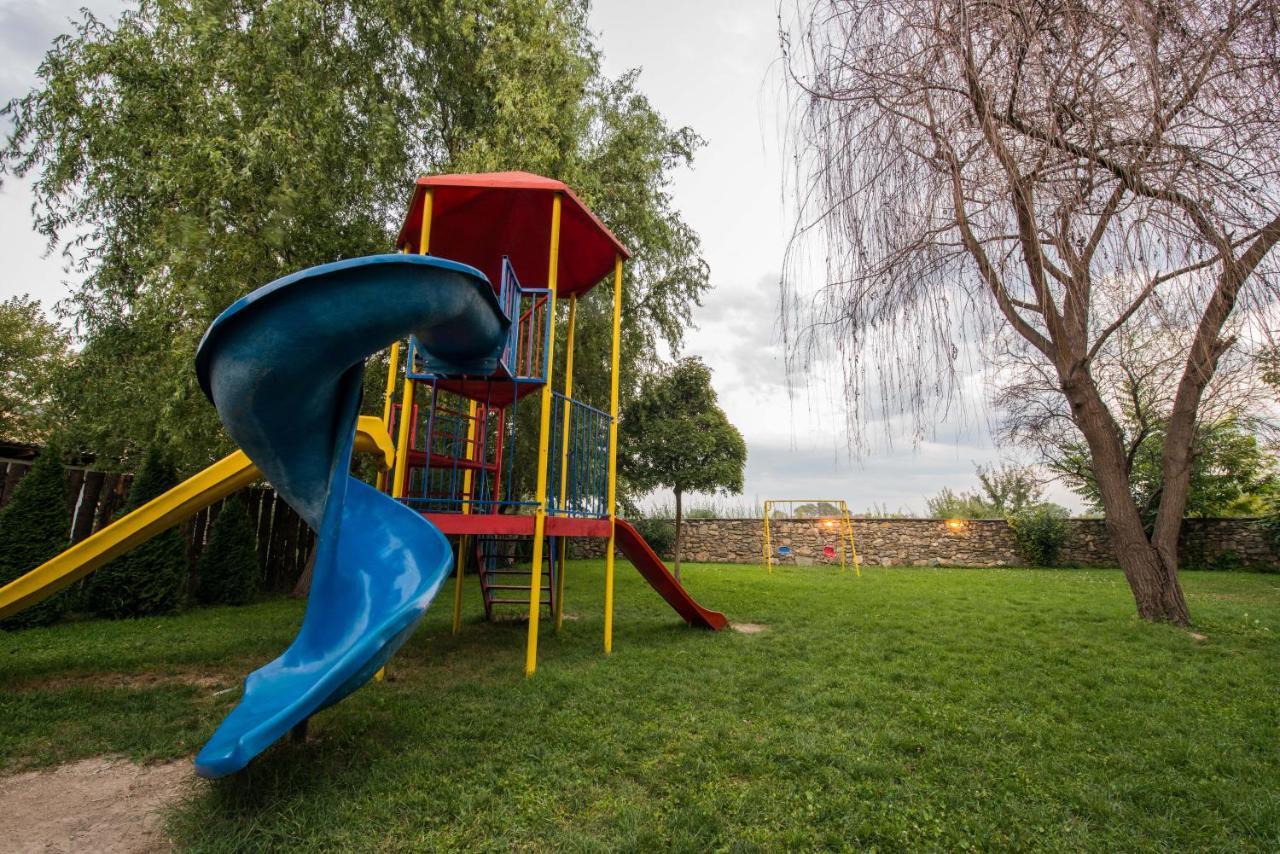 Konak Nestor Bungalows สโกเปีย ภายนอก รูปภาพ